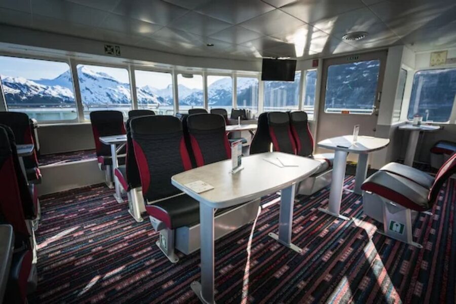 From Whittier/Anchorage: Prince William Sound Glacier Cruise - Lunch on the water: smoked salmon chowder and chili choices