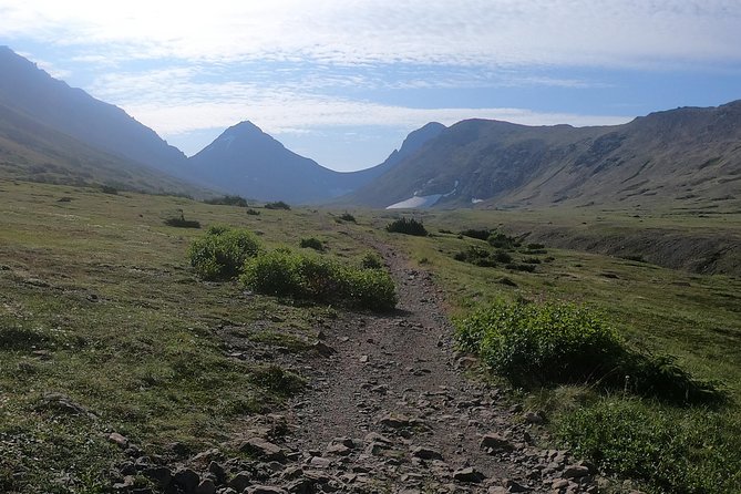Full day Hiking Adventure - Views, photos, and why the water looks so dramatic