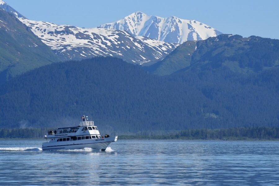 Seward: Resurrection Bay Orca Quest Cruise - Crew care and comfort: small perks that matter on a cold boat